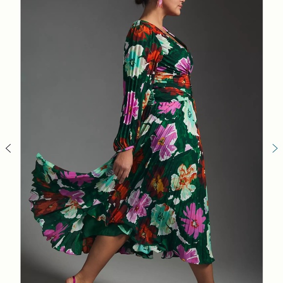 Anthropologie Pleated V-Neck Dress NWT size 6 - Picture 7 of 12